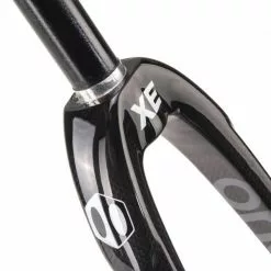 Box-components Fourche BOX COMPONENTS ONE XE EXPERT CARBONE 24" 1-1/8" Alu 10 Mm -Vélos Urbains Soldes Boutique 600x600 152700 15299943573861 1